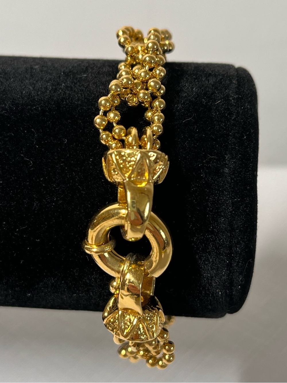 Vintage Gold-Tone Beaded Link Bracelet
Unique. Bold. 8”